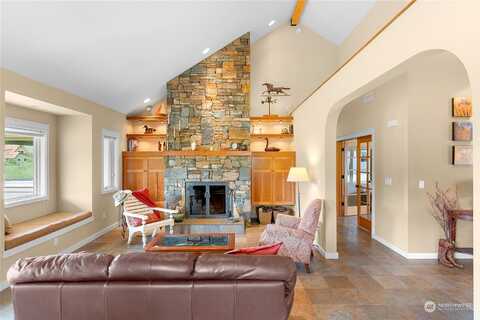 Wolfden, WINTHROP, WA 98862