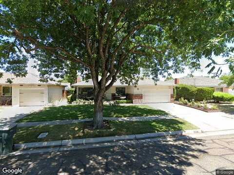 8Th, FRESNO, CA 93703