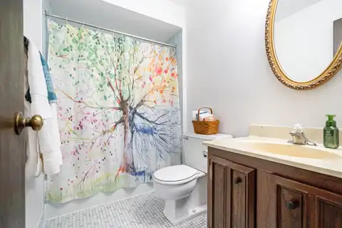 W Stonehedge Dr, Greenfield, WI 53220