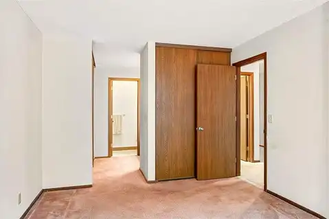 Green Circle Dr, Minnetonka, MN 55343