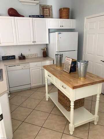 Pine Oak Cir, Fort Myers, FL 33916