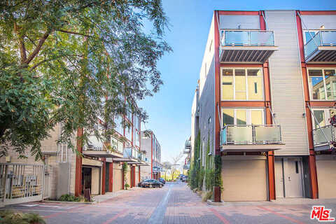 Cahuenga Blvd W, Los Angeles, CA 90068