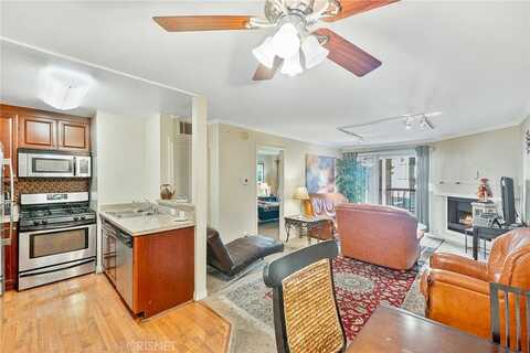 Burbank Blvd, Woodland Hills, CA 91367