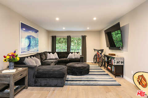 N Kings Rd, West Hollywood, CA 90069