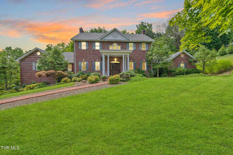Long Crescent, BRISTOL, VA 24201