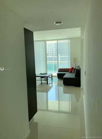 Brickell Bay Dr, Miami, FL 33131