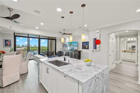 Strada Pl, Naples, FL 34108