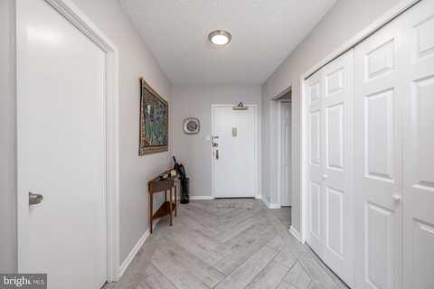 S George Mason Dr, Falls Church, VA 22041