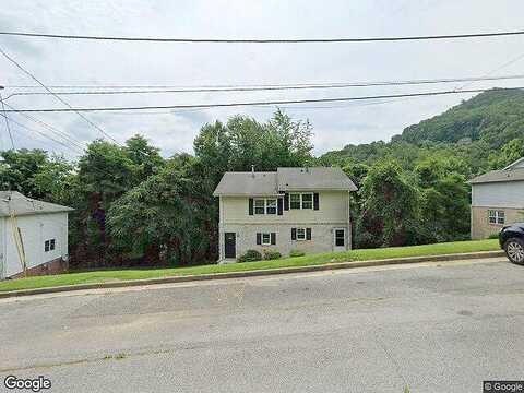 Carolyn Cir, Roanoke, VA 24018