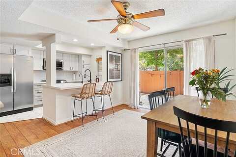 Yankee, AGOURA HILLS, CA 91301