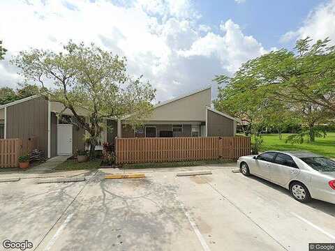Woodgate Ct, Sunrise, FL 33326