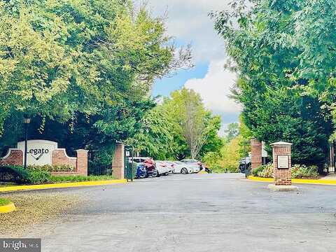 Weatherington Ln, Fairfax, VA 22030