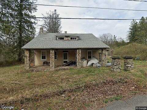 Mathews Rd, Waymart, PA 18472