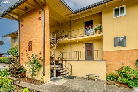 Se Lava Dr, Milwaukie, OR 97222