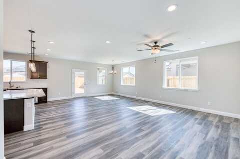 S Koleen Avenue, Kerman, CA 93630