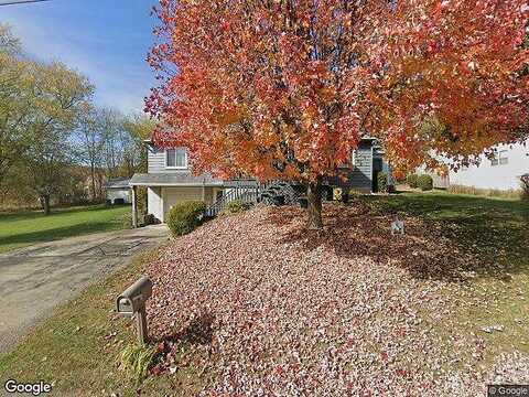 S 7Th St, Youngwood, PA 15697