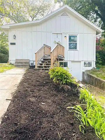 Hawthorne, INDEPENDENCE, MO 64052