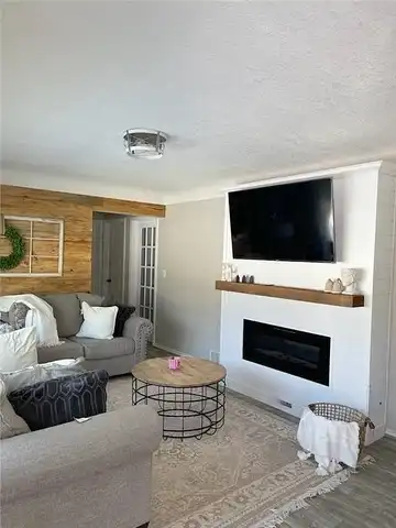 Bryant, MINNEAPOLIS, MN 55430