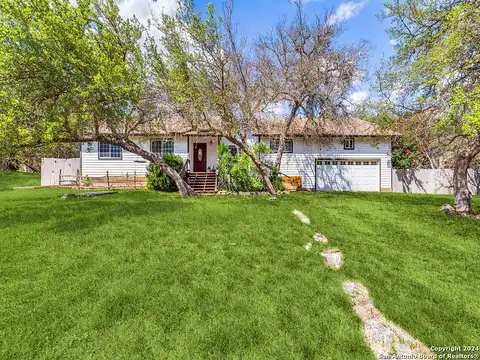 English Crossing, BANDERA, TX 78003