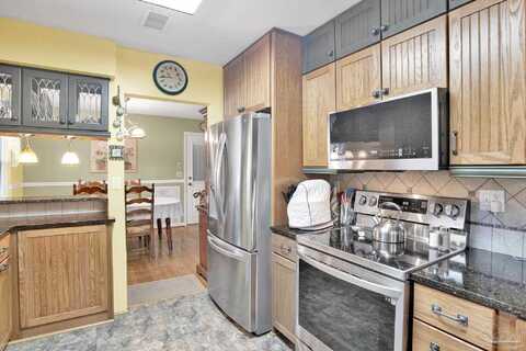 Bakalane, PENSACOLA, FL 32504
