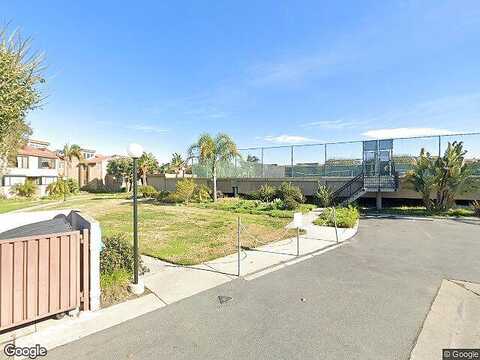Bluewater Ln, Huntington Beach, CA 92649