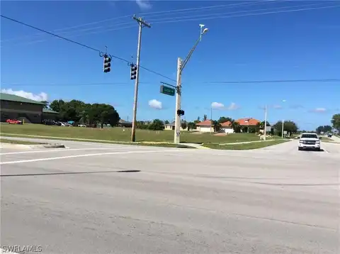 3706 Chiquita Boulevard S, Cape Coral, FL 33914