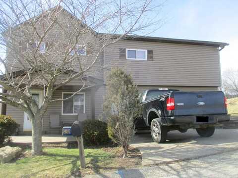Seslar Dr, Jeannette, PA 15644
