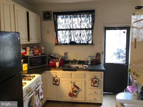 Beechwood, PHILADELPHIA, PA 19145