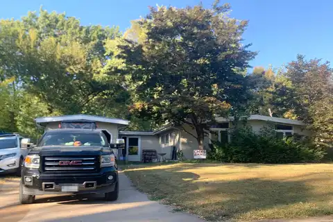 Pebble, FLORISSANT, MO 63033