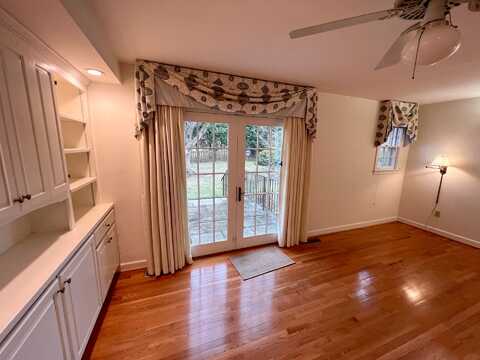 Oak, CHRISTIANSBURG, VA 24073