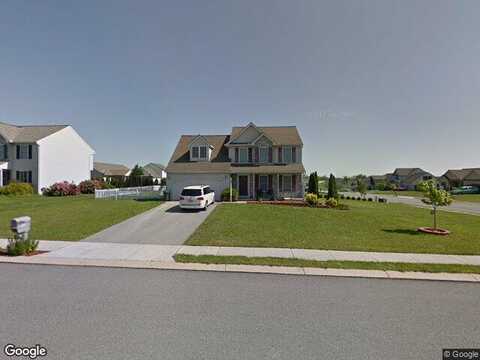 Lynne, MOUNT WOLF, PA 17347