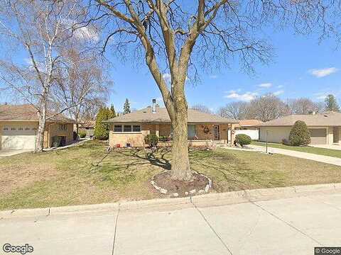 Manitoba, MILWAUKEE, WI 53219