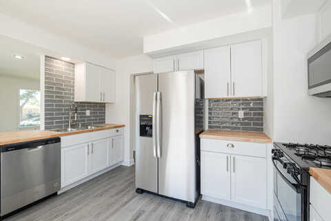 90Th, MILWAUKEE, WI 53222