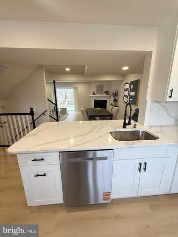 Quander, WOODBRIDGE, VA 22193