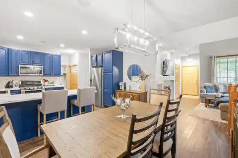 Belmont, EDEN PRAIRIE, MN 55347