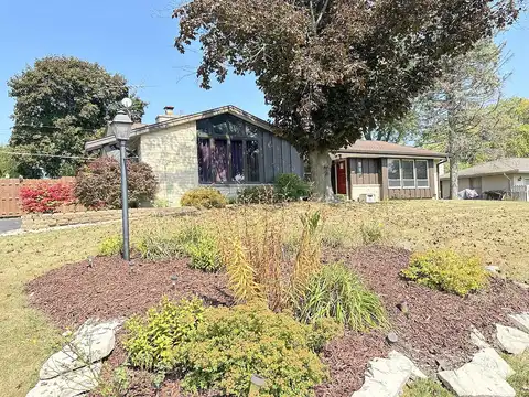 Marcelle, MILWAUKEE, WI 53224