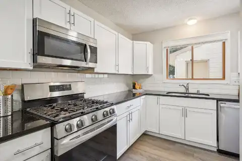 Hummingbird, MINNEAPOLIS, MN 55433