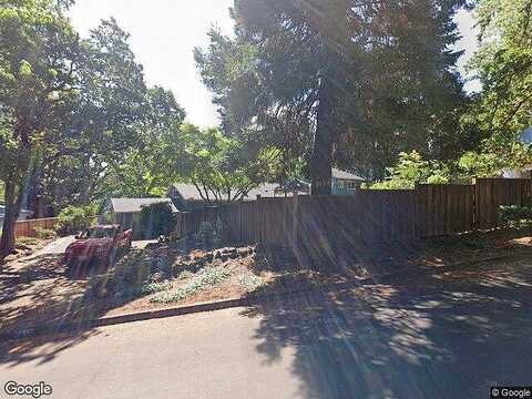 Pinecrest Dr, Eugene, OR 97405