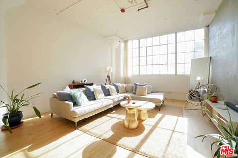 S San Pedro Street #518, Los Angeles, CA 90013