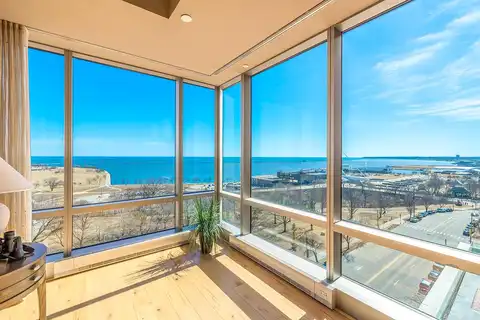 E Kilbourn Avenue #802, Milwaukee, WI 53202