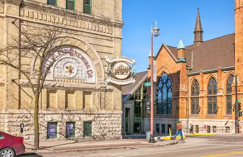 E Highland Avenue #445, Milwaukee, WI 53202