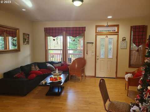 Couch, GRESHAM, OR 97030