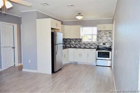 27Th, RIVIERA BEACH, FL 33404