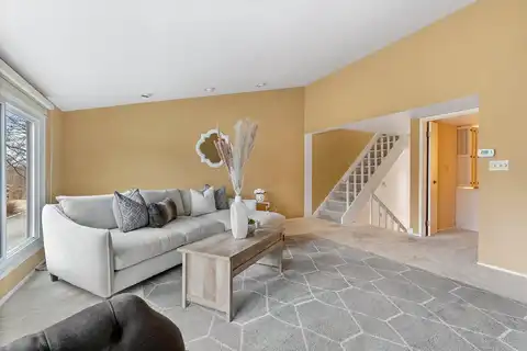 Willow, MILWAUKEE, WI 53217