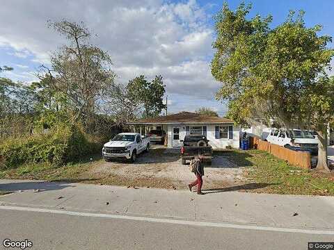 Maple Dr, Fort Myers, FL 33907