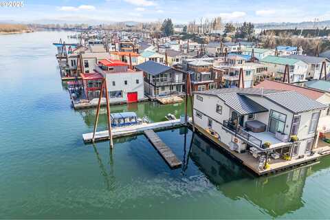 Ne Marine Dr #E10, Portland, OR 97230