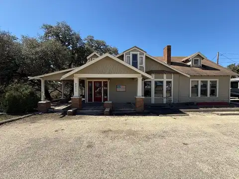 2211 Memorial Blvd, Kerrville, TX 78028