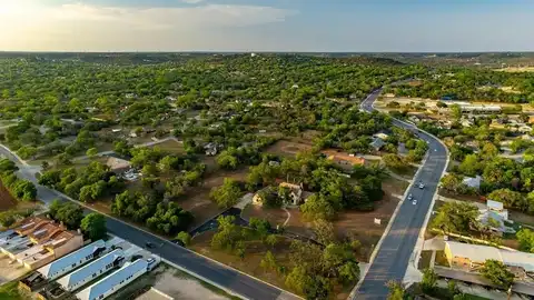 1104 Lois St, Kerrville, TX 78028