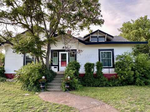 1303 3rd Avenue, Canyon, TX 79015