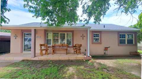 907 Cherry Avenue, Dalhart, TX 79022